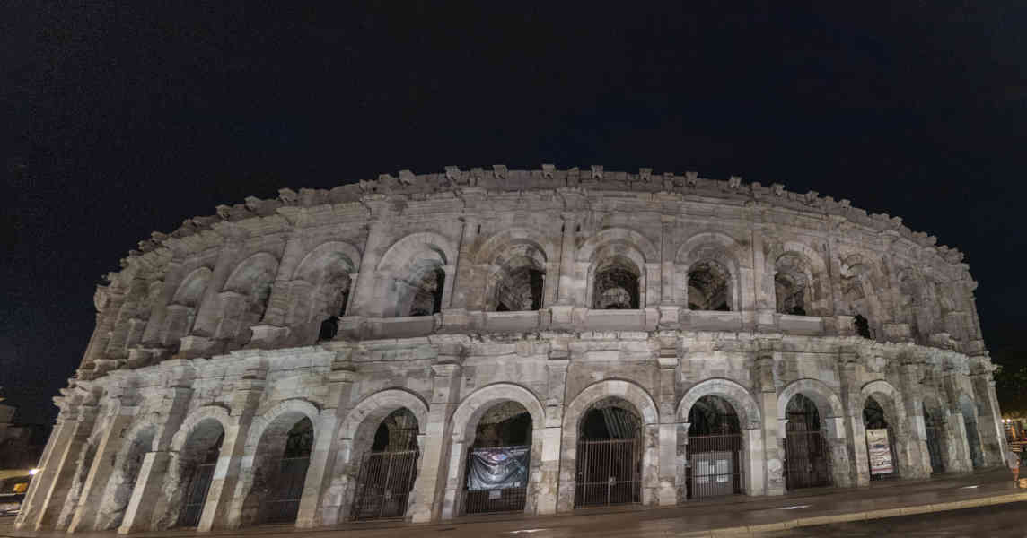 Francia - Nimes 006 - La Arena de Nimes - imagen nocturna.jpg